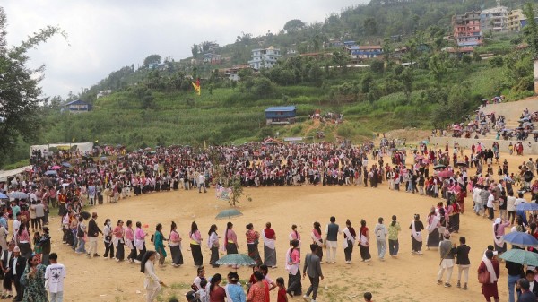 मैझारो सिली प्रदर्शन गर्दै साकेला उभौलीलाई बिदा गरियो  